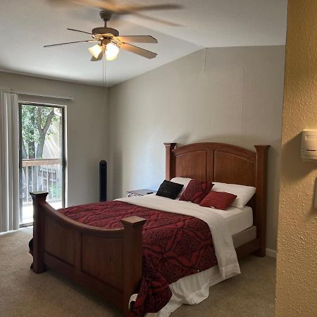 Lovely 1-Bedroom Townhome With Nice Amenities Houston Bagian luar foto