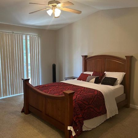 Lovely 1-Bedroom Townhome With Nice Amenities Houston Bagian luar foto
