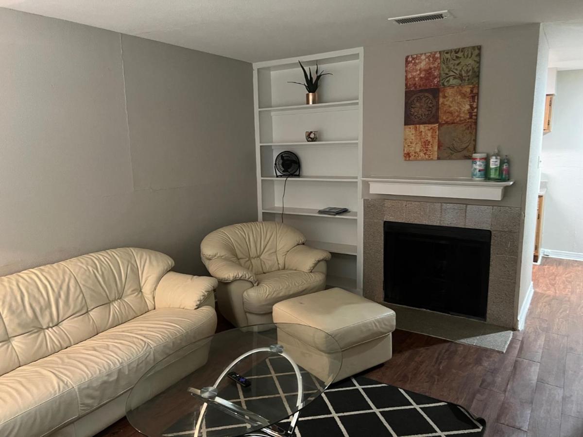 Lovely 1-Bedroom Townhome With Nice Amenities Houston Bagian luar foto