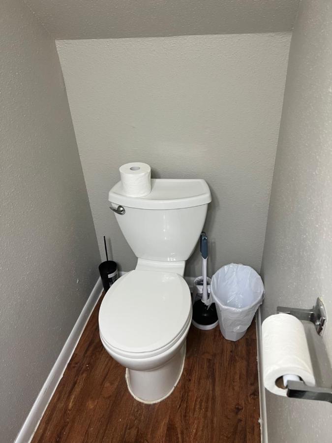 Lovely 1-Bedroom Townhome With Nice Amenities Houston Bagian luar foto