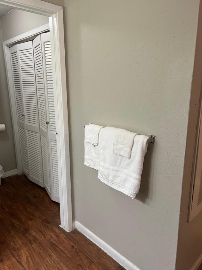 Lovely 1-Bedroom Townhome With Nice Amenities Houston Bagian luar foto